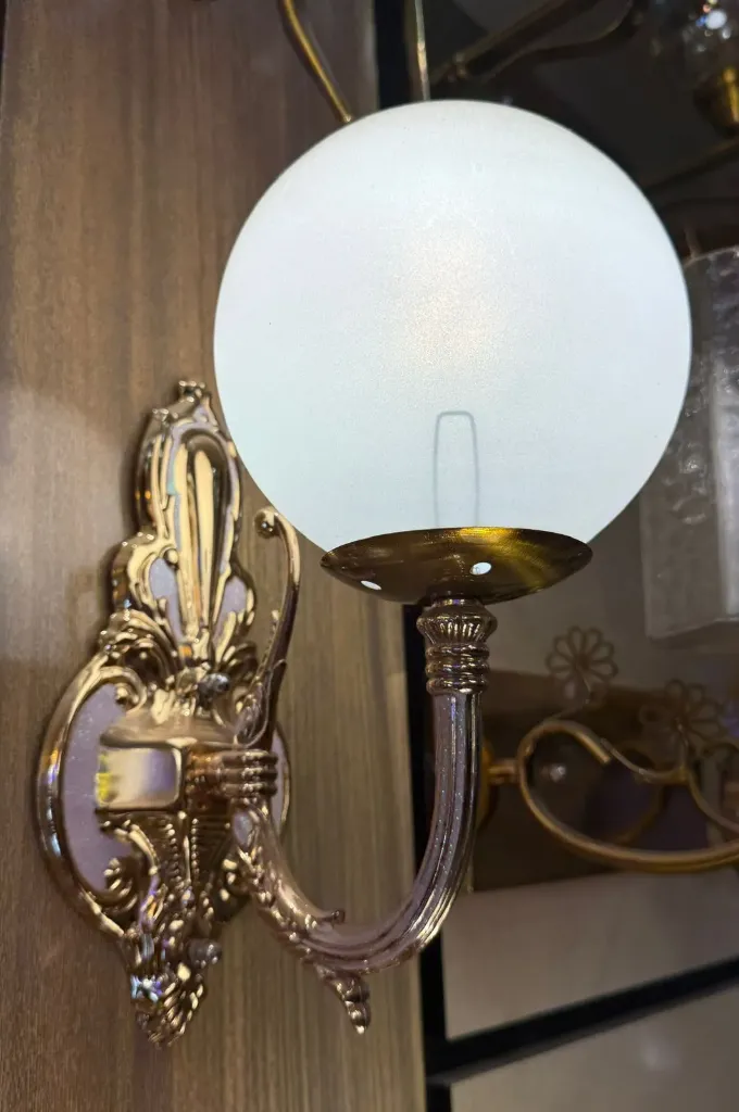 Luxury Classic Globe Wall Light